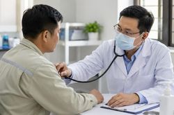 Doanh nghiệp cần hiểu đúng quy định về khám bệnh nghề nghiệp và quản lý người lao động mắc bệnh nghề nghiệp