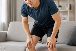 4 cách cải thiện sức mạnh đôi chân, giảm nguy cơ té ngã