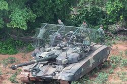 Xe tăng T-84 Oplot-T của Thái Lan lắp lưới chống drone gập gọn, thích nghi với chiến tranh hiện đại