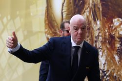 Infantino trả giá vì tự tin thái quá