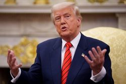 Tổng thống Trump tính thu 100.000 USD với du học sinh ở lại làm việc