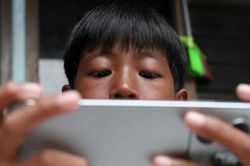 Cấm trẻ dưới 16 tuổi tương tác trên mạng xã hội là chưa đủ