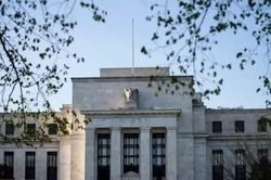 FED giữ nguyên lãi suất cơ bản: 'Vẹn cả đôi đường'