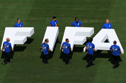 UEFA đối đầu FIFA