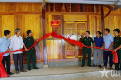 Điện Biên: Trao 'Nhà đồng đội' tặng Trung úy QNCN Vừ A Hùng