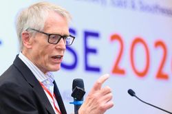 Giáo sư đoạt giải Nobel Lars Peter Hansen: Đừng để AI thay mình suy nghĩ