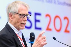 Giáo sư đoạt giải Nobel Lars Peter Hansen: Đừng để AI thay mình suy nghĩ