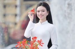 Nữ sinh Việt tốt nghiệp xuất sắc tại Anh: 'Mỗi người đều có cách tỏa sáng theo giá trị riêng'
