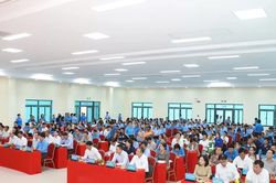 Lãnh đạo UBND tỉnh Khánh Hòa gặp gỡ, đối thoại với đoàn viên, người lao động