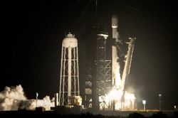 Tầng tên lửa SpaceX sắp lao xuống Mặt Trăng sau hơn 1 năm trôi dạt