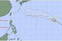 Siêu bão DOLPHIN giật trên cấp 17, gây biển động mạnh khu vực Biển Đông từ ngày 6/8