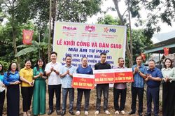 Báo Pháp luật Việt Nam khởi công, bàn giao 3 Mái ấm tư pháp cho người dân vùng lũ Tương Dương