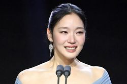 Hyun Bin trắng tay, 'nàng thơ' khóc nghẹn