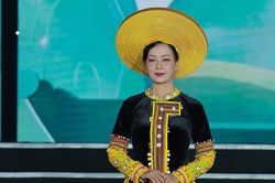 NSƯT Chiều Xuân, diễn viên Nguyệt Hằng gây bất ngờ ở sàn diễn thời trang