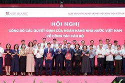 Thống đốc Phạm Đức Ấn trao quyết định bổ nhiệm nh&acirc;n sự cấp cao Agribank