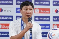 HLV Kim Sang-sik nói thẳng về Đình Bắc sau khi tuyển Việt Nam bị Singapore cầm hòa