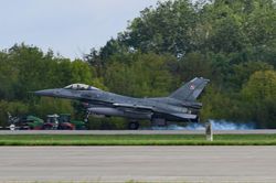 Ba Lan điều F-16 chặn máy bay trinh sát Nga sau vụ tên lửa xâm phạm không phận
