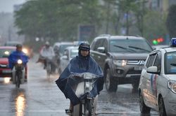 Thời tiết ngày 1/8: Mưa lớn kéo dài ở Bắc Bộ, vùng ven biển có nơi trên 100 mm