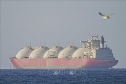 Tàu chở dầu được Mỹ hộ tống bị Iran tấn công ở eo biển Hormuz