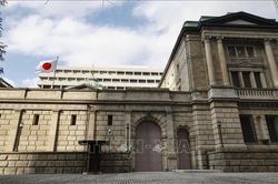 BOJ phát tín hiệu có thể tăng lãi suất nhanh hơn do rủi ro lạm phát