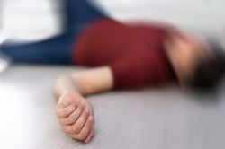 Người đàn ông 40 tuổi gặp họa vì thói quen 'vạn người mê' trước khi đi ngủ