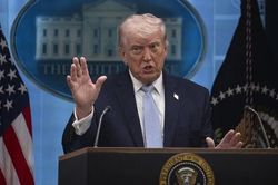 Ông Trump nhắc lại cảnh báo sẽ tấn công Iran 'rất mạnh', cam kết 'giành chiến thắng'