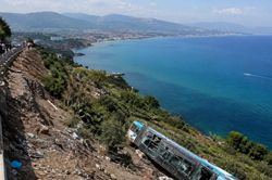 Tai nạn xe buýt tại Algeria, gần 70 người thương vong