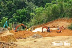 Vượt khó thi công khu tái định cư Xa Mang