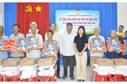 Xã Thoại Sơn trao 28 căn nhà Chữ thập đỏ