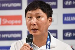HLV Kim Sang-sik thẳng thắn về Đình Bắc và liên minh AFC phản đối FIFA 20 tỷ USD