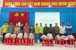 Xã Gia Thuận: Trao 340 phần quà cho các hộ có hoàn cảnh khó khăn