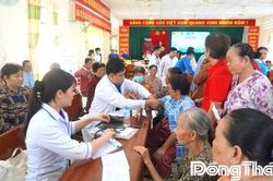 Xã Long Bình: Khám bệnh, phát thuốc miễn phí và tặng quà gia đình chính sách, khó khăn
