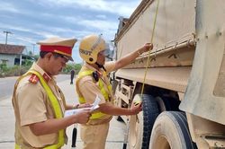 Kiểm soát chặt xe tải chở vật liệu