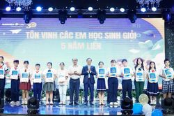 Bảo Việt Nhân thọ Ninh Thuận trao 238 suất học bổng 'Thắp sáng tài năng trẻ'