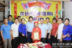 Lãnh đạo UBND tỉnh chúc thọ người cao tuổi tại xã Bằng Mạc