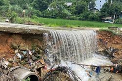 Mưa lũ tại Bát Xát, Mỏ Vàng và Bảo Ái làm 01 người bị thương, 30 hộ phải di dời