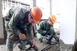Hơn 200 cán bộ, chiến sĩ hỗ trợ xây dựng Trường PTNT liên cấp Tiểu học và THCS Quảng Trực