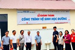 Gần 1 tỷ đồng hỗ trợ người nghèo xã Tà Đùng