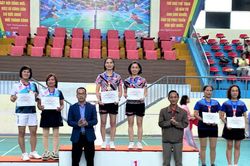 Trao 12 bộ huy chương môn Cầu lông Đại hội Thể dục Thể thao tỉnh Lâm Đồng lần I