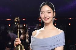 Nàng thơ xứ Hàn Kim Go Eun bật khóc khi chiến thắng tại Giải thưởng Truyền hình Rồng Xanh