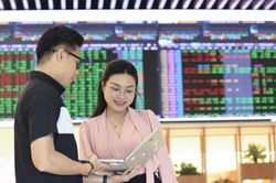 Chứng khoán tuần đầu tháng 8/2026: Đà hồi phục tiếp tục hay 'đi lên trong nghi ngờ'?