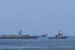 Iran tấn công tàu chở dầu được Mỹ hộ tống ở eo biển Hormuz