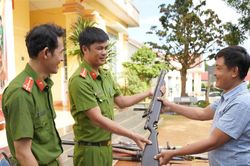 Hiệu quả từ những mô hình vận động thu hồi vũ khí, vật liệu nổ ở Gia Lai