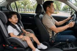 Từ 15/8: Phạt cảnh cáo nếu chở trẻ em không dùng thiết bị an toàn