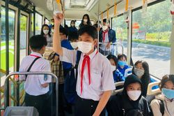 Học sinh thành phố mang tên Bác tự tin đến trường cùng 'xe buýt 0 đồng'