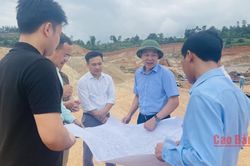 Bí thư Đảng ủy phường Thục Phán Vũ Đình Quang kiểm tra tiến độ các công trình, dự án trọng điểm trên địa bàn