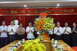 Phó Bí thư Thường trực Tỉnh ủy Bế Thanh Tịnh chúc mừng Ban Tuyên giáo và Dân vận Tỉnh ủy nhân Ngày truyền thống ngành Tuyên giáo của Đảng 1/8