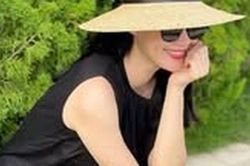 Á khôi Đồng Tháp từng theo mẹ bán trái cây dạo, sở hữu vẻ đẹp quý phái, tiết lộ cuộc sống thật sau tin đồn sở hữu 700 tỷ đồng