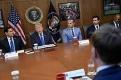 Ông Donald Trump triệu tập nội các họp tại trại David giữa chiến tranh leo thang với Iran