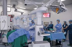Nhiều ca ung thư đại tràng được phẫu thuật robot thành công tại Vinmec Cần Thơ